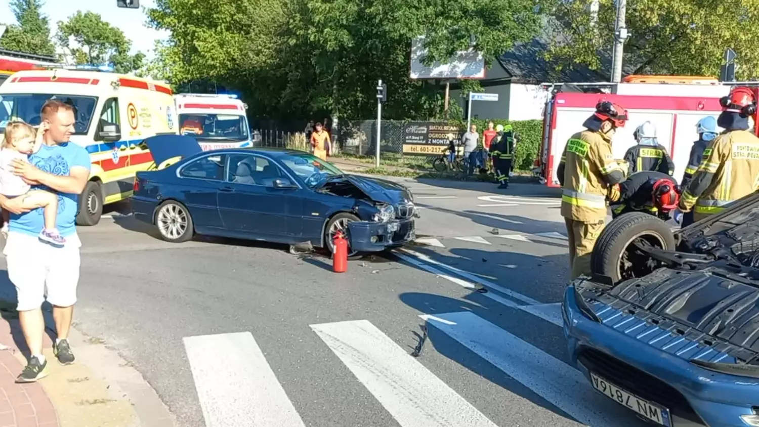 Wypadek w Piastowie! Jedno auto dachowało [FILM i ZDJĘCIA]